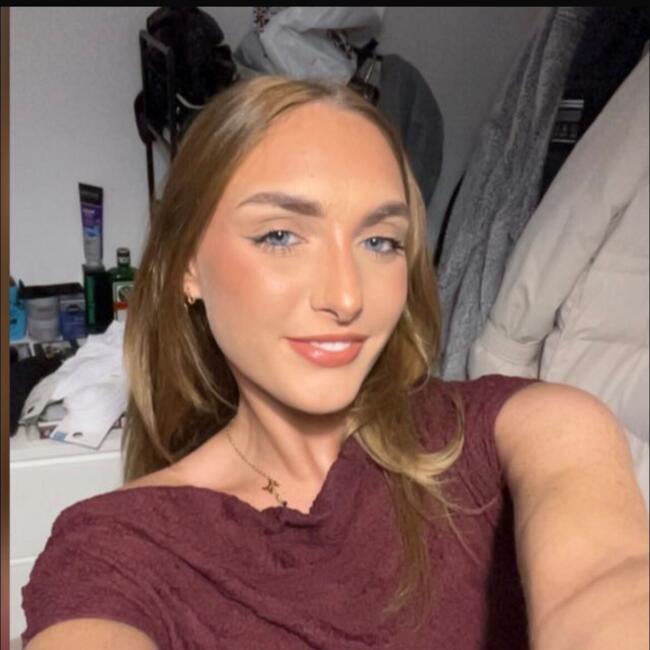 Babysitter in Byron Bay: Demi