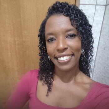 Babysitter São José dos Campos: Yara