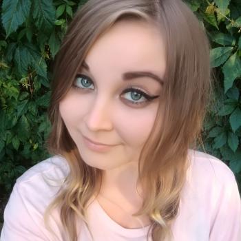 Lastenhoitaja Hyvinkää: Roosa