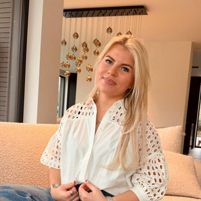 Babysitter in Hooglede: Justine