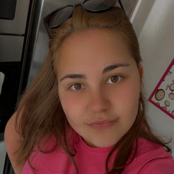 Babysitter στην περιοχή Laval: Camille