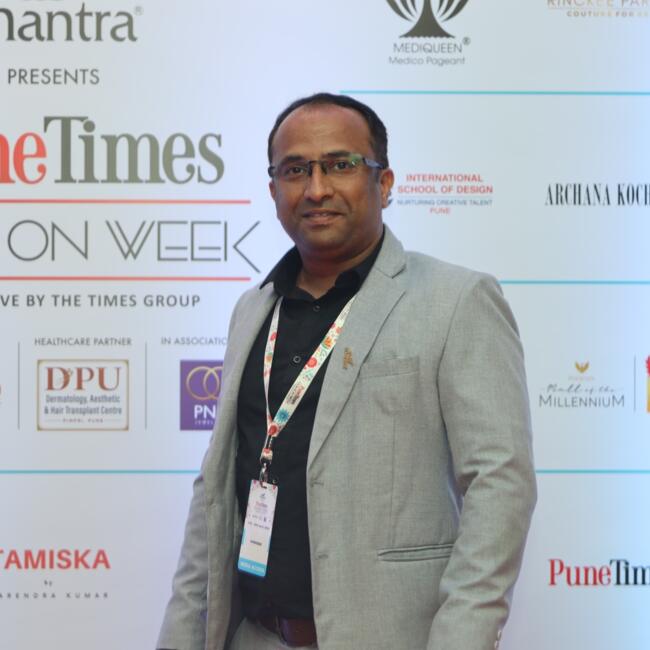 पुणे में बेबीसिटिंग की नौकरी: Vinayak