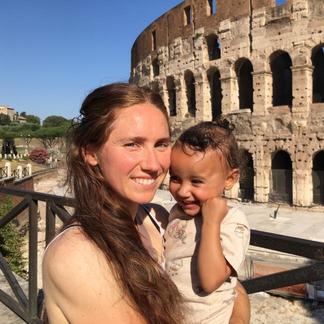 Babysitting job in ‘Arab ar Raml: Courtney