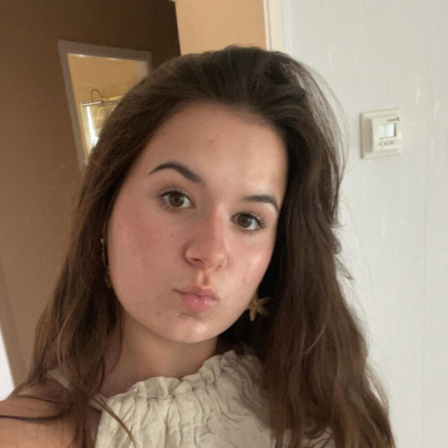 Babysitter in Saint-Hilaire-du-Bois: Lou-Ann