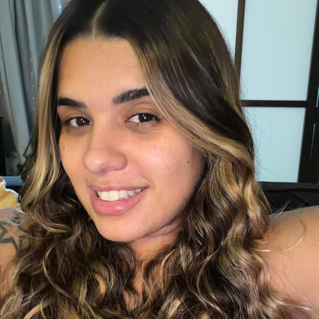 وظيفة جليسة أطفال في أبوظبي: Bruna