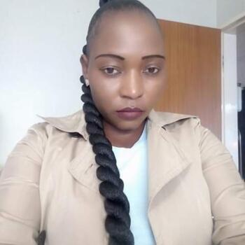 Babysitter in Edenvale: Olivia