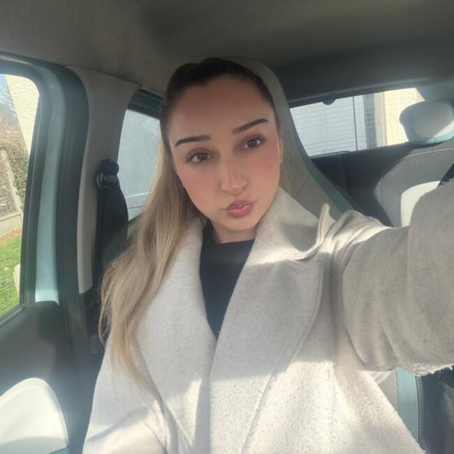 Babysitter in Porcheville: Eva