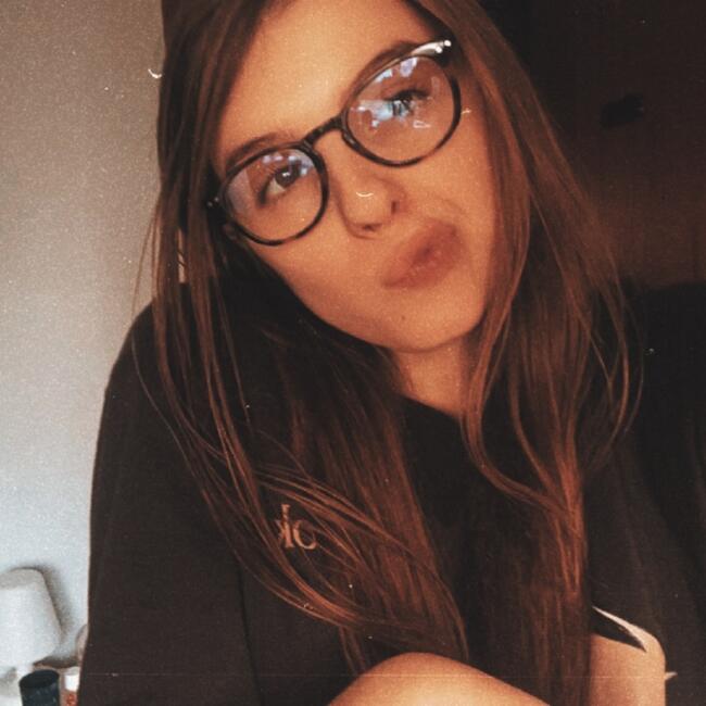 Babysitter in Mons: Laura