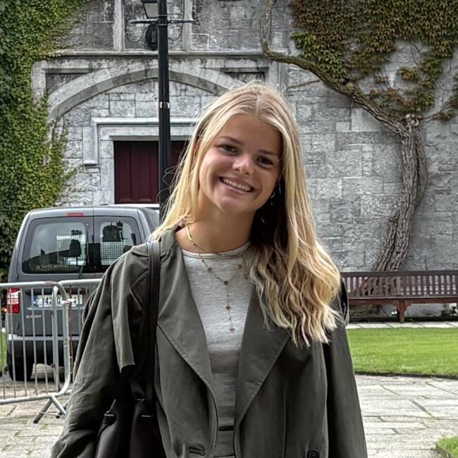 Babysitter in Galway: Ambre