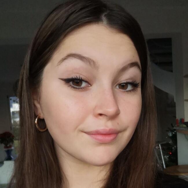 Babysitter in Saint-André-des-Eaux: Laëlia