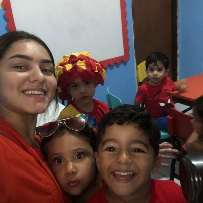 Babysitter in Brasília: Quéren Vitória