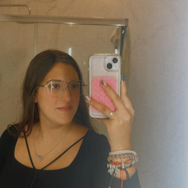 Babysitter in Almada: Leticia