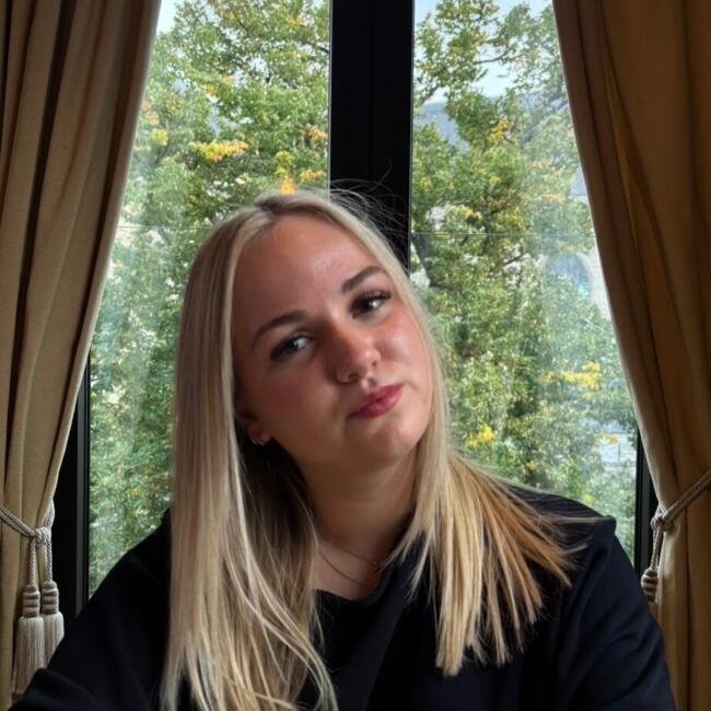 Babysitter in Bruges: Jade