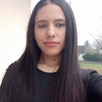 Babysitter in Lons-le-Saunier: Shaenice