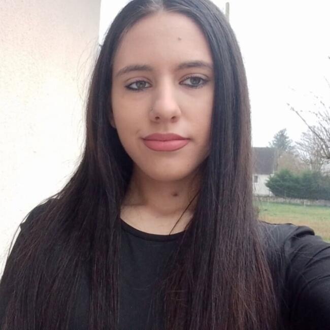Babysitter in Lons-le-Saunier: Shaenice