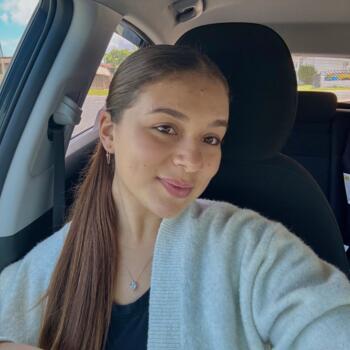 Babysitter Bayamón: Ariana