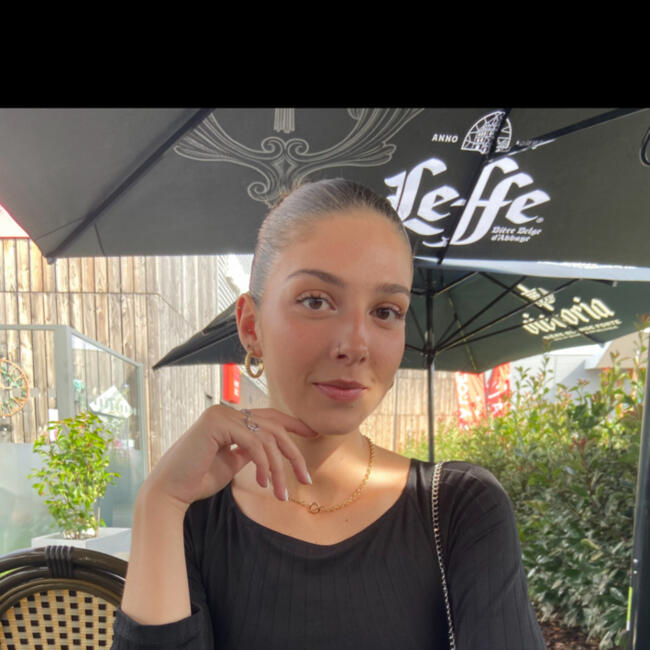 Babysitter in Cournon-d'Auvergne: Lola