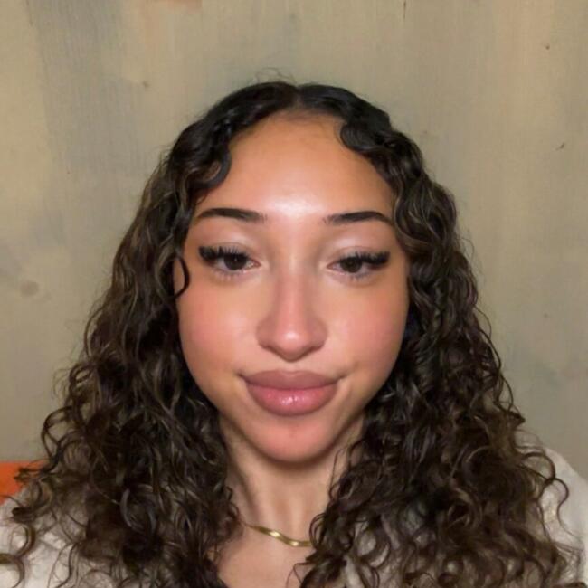 Babysitter in Saint-Genis-Pouilly: Camila