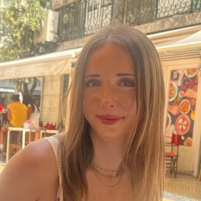 Babysitter in Banwell: Lydia