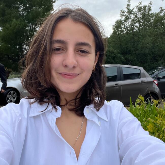 Babysitter em Lisboa: Camila