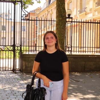 Babysitter Tours: Emilie