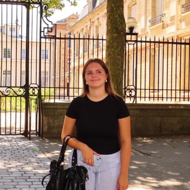 Babysitter in Tours: Emilie