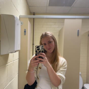 Babysitter in Plymouth: Chloe