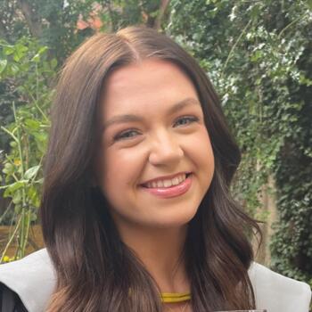 Babysitter Dartford: Holly