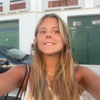 Babysitter in Algés: Inês