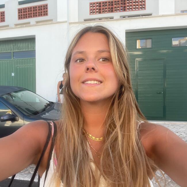Babysitter in Algés: Inês