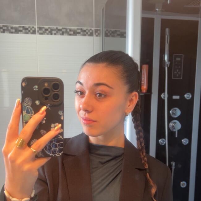 Babysitter in Saint-Louis-de-Montferrand: Loane