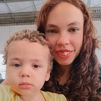 Emprego de babá em Guarapari: emprego de babá Emilie