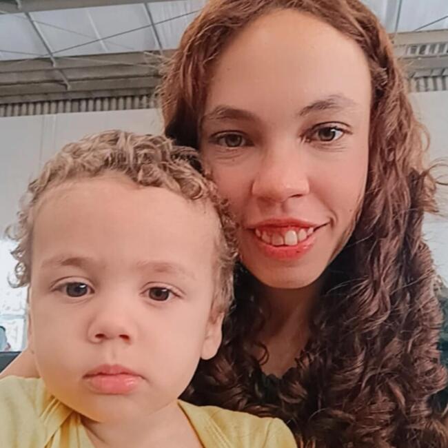 Emprego de babá em Guarapari: Emilie