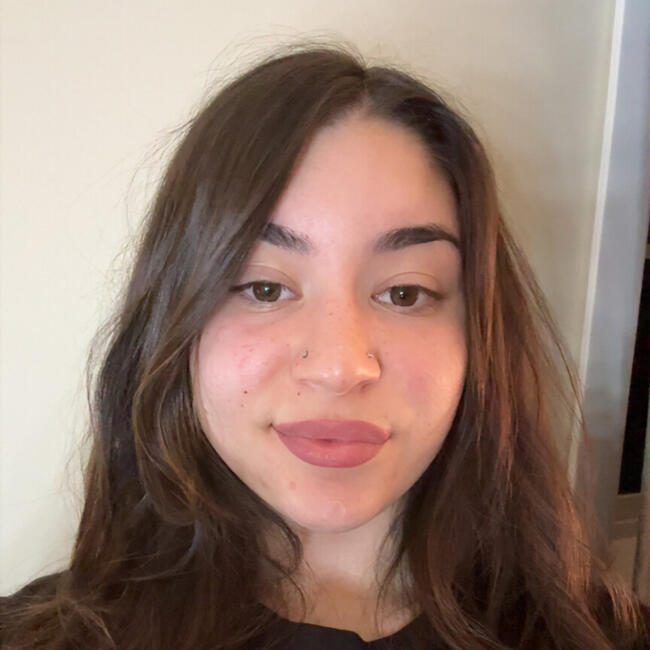 Baby-sitter in Winnipeg: Mia