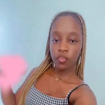 Babysitter in Troyes: Daniella