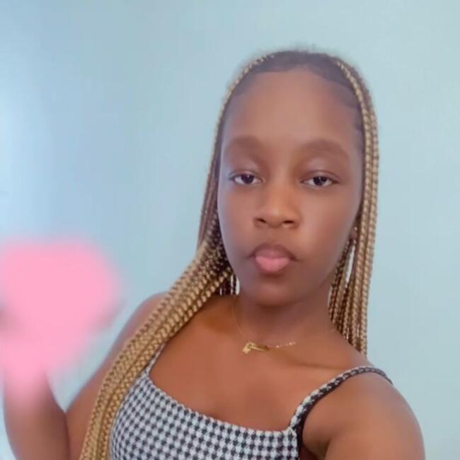 Babysitter in Troyes: Daniella