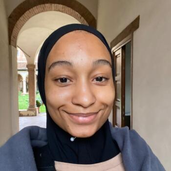 Babysitter in Paris: Houda