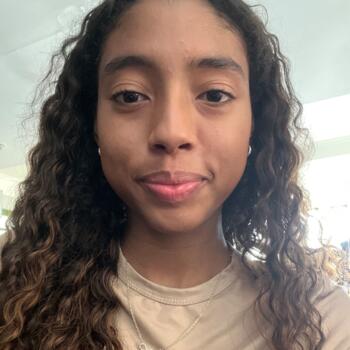 Babysitter in Diego Martin: Zoe