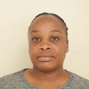 جليسة أطفال في دبي: Ann