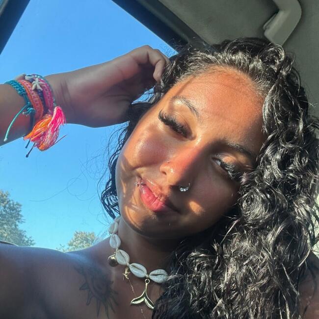 Babysitter in Maricá: Monallisa