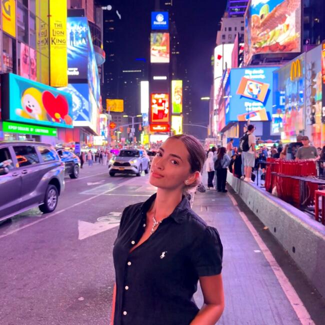 Babysitter in Bucharest: Florentina