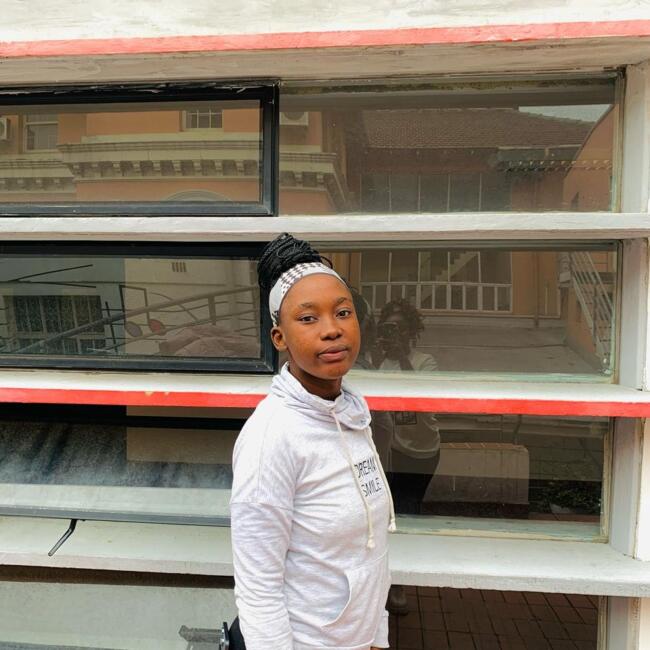 Nanny in KwaNgendezi: Akhona