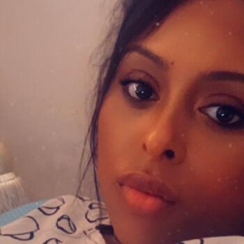 وظيفة جليسة أطفال في اَلأَحْمَدِي: Alia