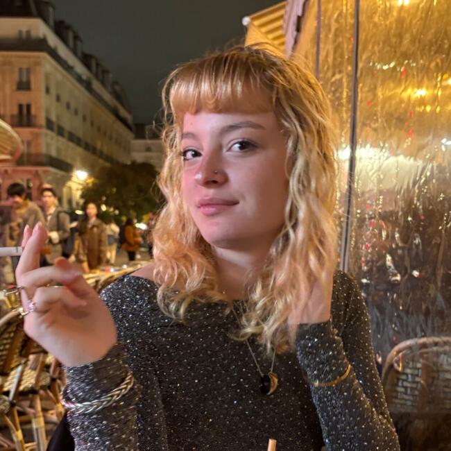 Babysitter in Paris: Mathilde