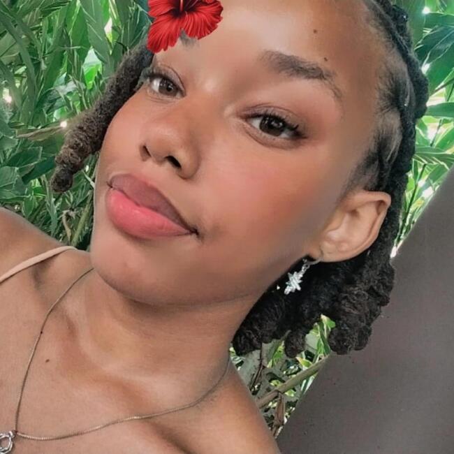 Babysitter in Colón: Daniella Hart