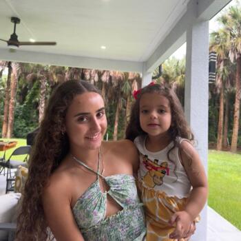 Babysitter in Miami: Isabella