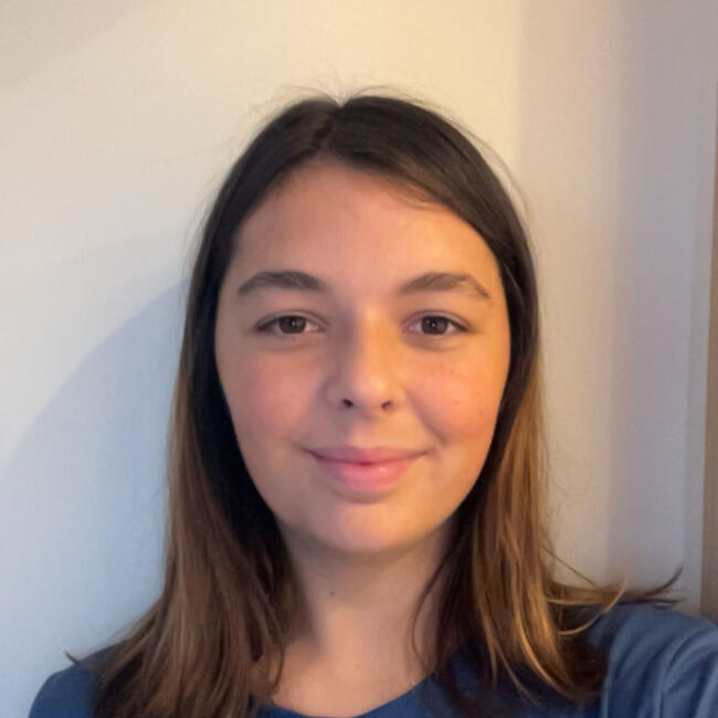 Babysitter in Commensacq: Elodie