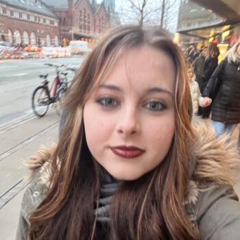 Babysitter Bakersfield: Julia