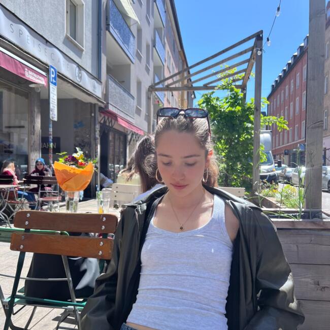 Babysitter in Paris: Leane