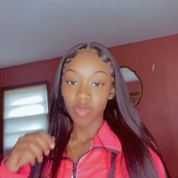 Babysitter in Rockford: Jasmine